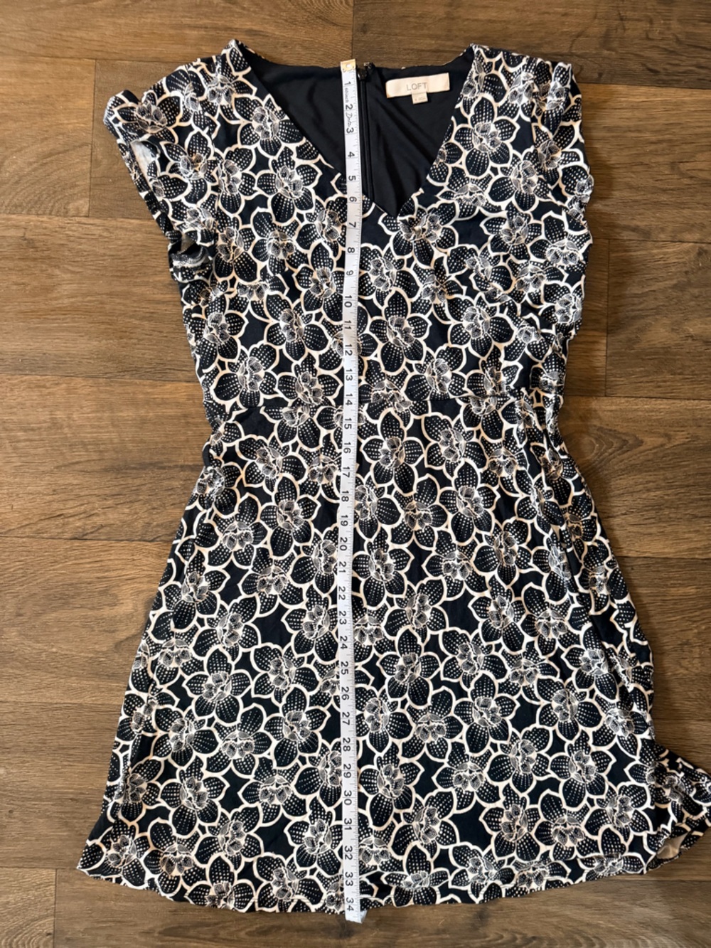LOFT Black and White Floral V-Neck Midi Dress size 8 - Picture 5 of 8